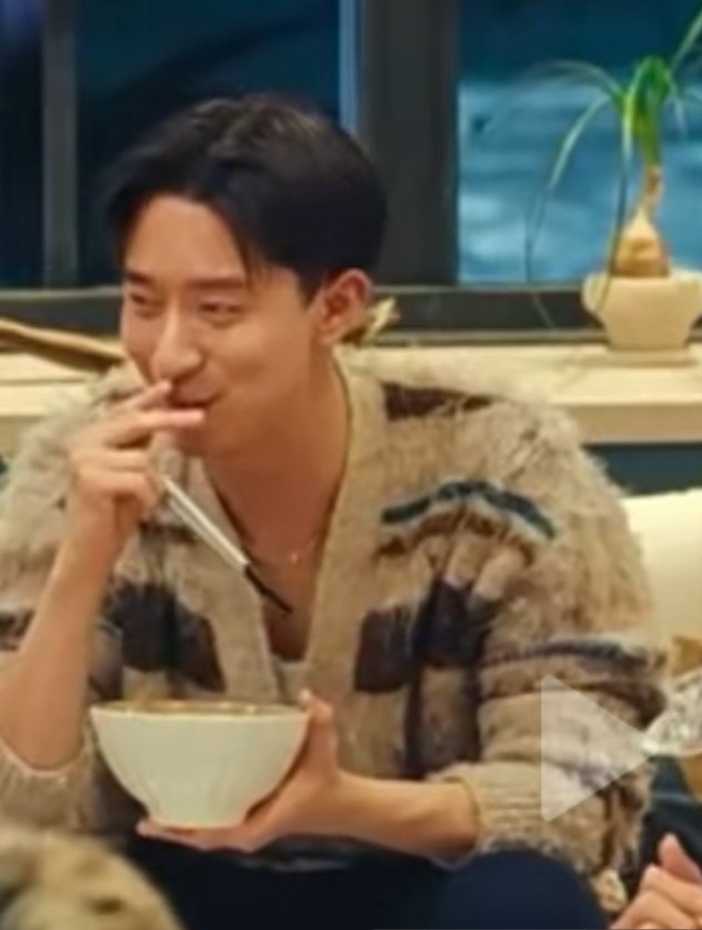 _adastraper's tweet photo. Podemos hablar de tremendo fuck*ng outfit que se cargaba Bomi en esta parte en el ep.4 y solo salió como 1 minuto, PORQUEEEEE?? 🤌🏼🤌🏼🤌🏼🤌🏼
(No encontré otra foto donde trae el suéter entre abierto 🙃)
#Bomi #TheBoyfriendSeason2 #TheBoyfriendS2 #bowei https://t.co/aRF85q9tSv