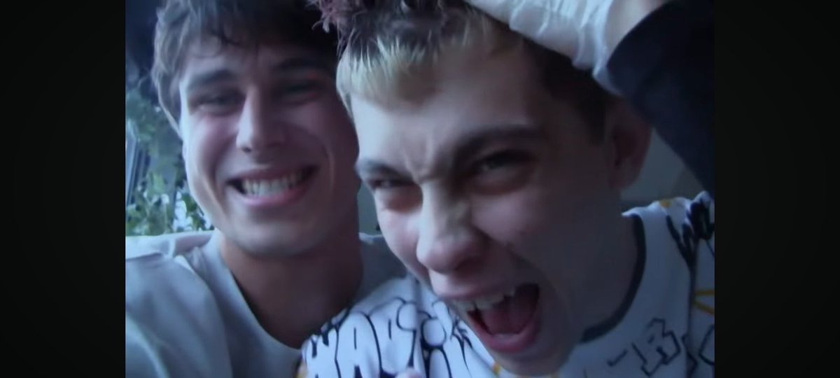 Everyone around Lovro is obsessed with filming or painting his face and side profile. He's literally everyone's muse
#sramhr