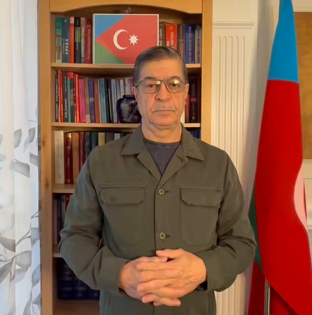 kultiginmedya's tweet photo. Güney Azerbaycan Milli Uyanış Hareketi lideri Mahmutali Çehreganlı, kendisi için "Vali" olma teklifinde bulunan Pehlevi ve ekibine, "Senin atan Türk katilidir." diyerek teklifi reddetti. https://t.co/Ttiwuns5aH