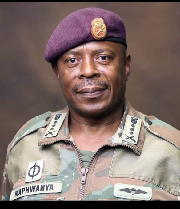 FarmerRefugee's tweet image. SANDF boss General Rudzani Maphwaya defied President Cyril Ramaphosa.

Well Done Chief of @SANDF_ZA, Cyril Ramaphosa has no back bone. South Africa deserves a decisive leader like @Julius_S_Malema 

The Presidency will make SANDF one the BEST Military in the Word