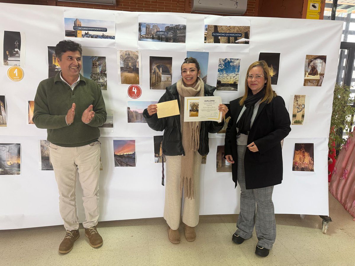 JAZG1958's tweet photo. Hoy 29 de Enero del 2026,se ha realizado la entrega de premios, por parte del Director Juan Miguel Borrego, y la Presidenta de la Ampa, María Aira Burgos a los ganadores del concurso:
María Carmona, José Manuel Vega 
Álvaro David Alcedo y Aitana Reina https://t.co/Ow4DNzN4VW