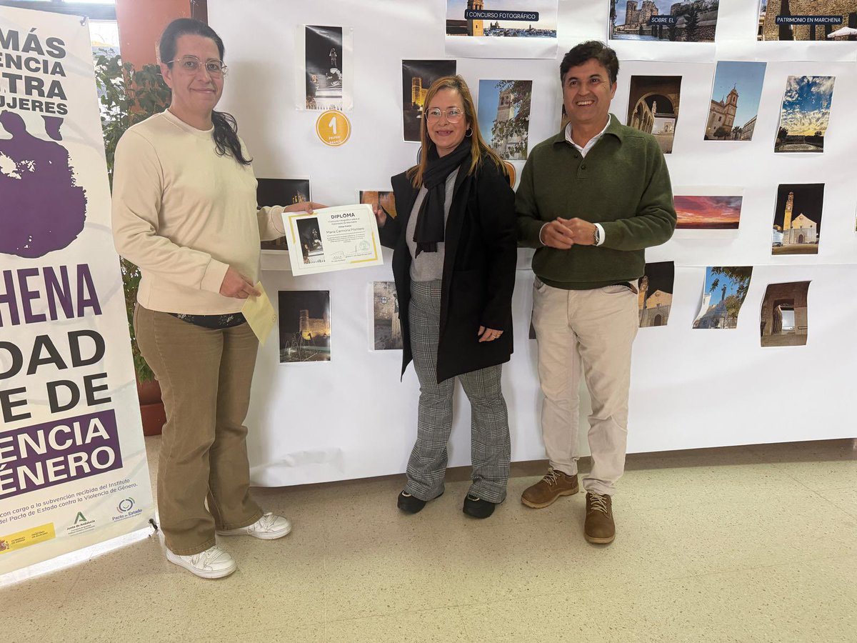 JAZG1958's tweet photo. Hoy 29 de Enero del 2026,se ha realizado la entrega de premios, por parte del Director Juan Miguel Borrego, y la Presidenta de la Ampa, María Aira Burgos a los ganadores del concurso:
María Carmona, José Manuel Vega 
Álvaro David Alcedo y Aitana Reina https://t.co/Ow4DNzN4VW