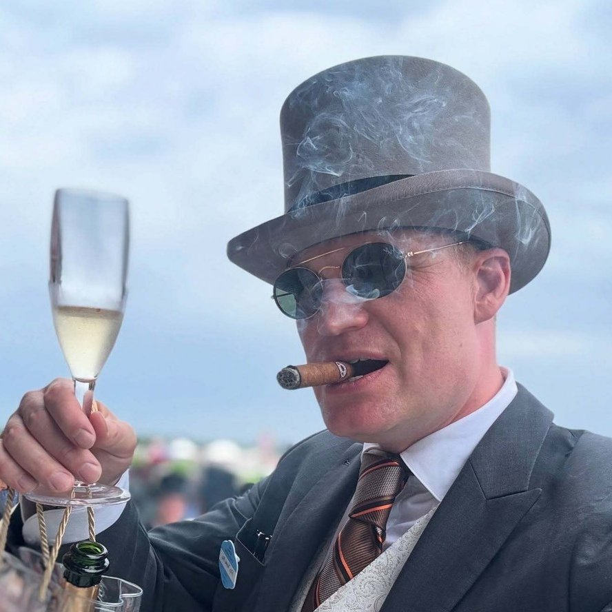 Desole uvažování:
Babiš: mám globus a plavky za 15 litrů, lítám private jetem, čerpám 5 milionu dotací denně a snad mě nezavřou
PANE BABIŠI UŽÍVEJTE DOVČU 
Turek: lítám do Japonska na masáže, ve dvaceti jsem měl 10 jaguarů, 20 hodinek, kamarádim s mafiány, žeru humry, jebu zákony