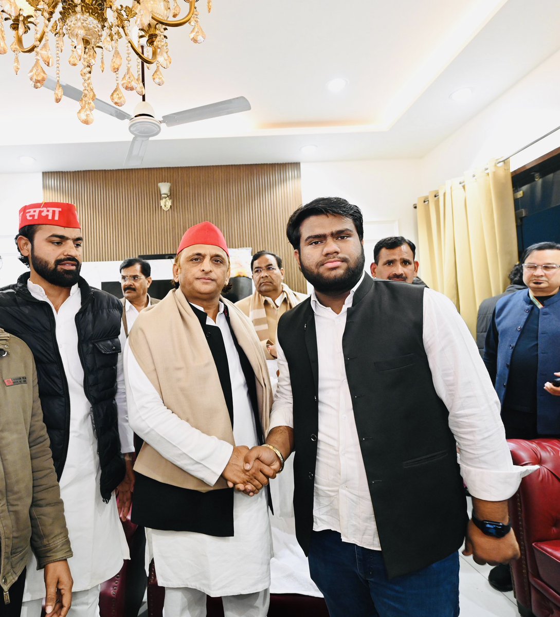 Krishangargsp's tweet photo. उत्तर प्रदेश के पुर्व मुख्यमंत्री श्री अखिलेश यादव आज ग्रेटर नोएडा में स्वागत करते हुए। https://t.co/NdW7gjPEPC