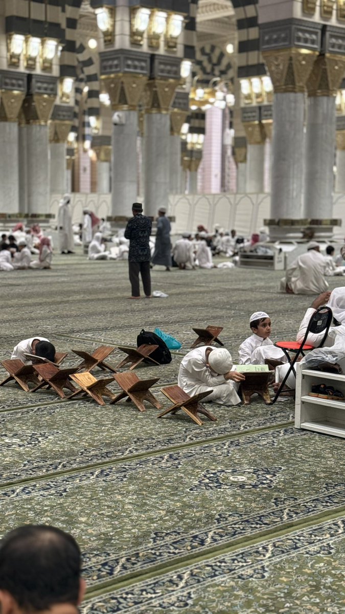 مُتجلِّد tweet media