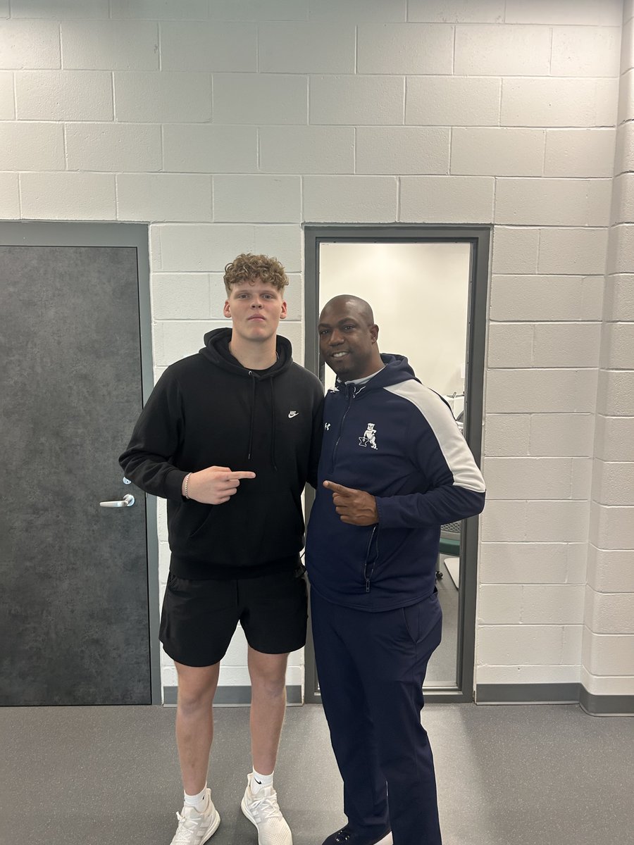 Jake Sneed 6’6 240 TE tweet media