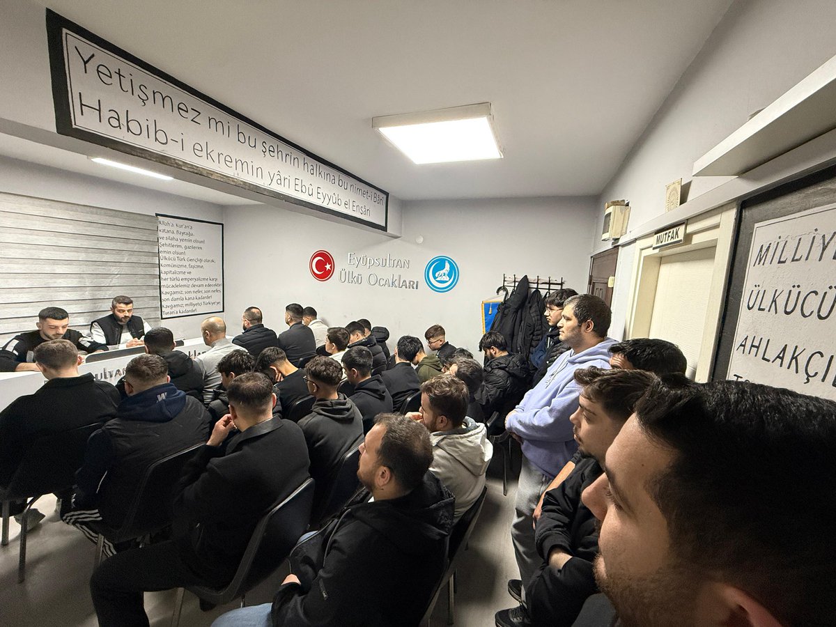 SametKaragl25's tweet photo. Eyüpsultan Ülkü Ocakları olarak her perşembe düzenlediğimiz Kuran-ı Kerim tilavetimizi gerçekleştirip, Peygamber efendimizin (s.a.v), Başbuğumuzun ve Şehitlerimizin ruhuna hediye eyledik. 

Allah birlik ve beraberliğimizi daim eylesin. 
Var Olsun Ülkü Ocakları 🇹🇷🇹🇷 https://t.co/LlhHfzFQIw