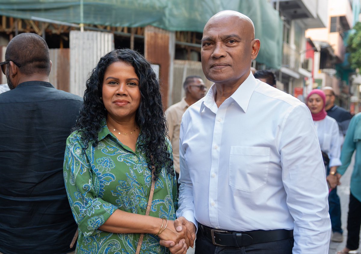 pnc_secretariat's tweet photo. ކޮންގްރެސް ޕާޓީގެ މާފަންނު މެދު ދާއިރާގެ ކެންޑިޑޭޓުންގެ، ދޮރުން ދޮރަށް ހަރަކާތުގެ ތެރެއިން.

#LCE2026 
#JaleelForMayor 
#CongressPartyMV 
#DhiveheengeRaajje https://t.co/sV1zPhDWvS