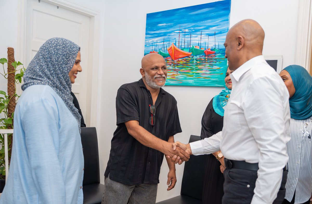 pnc_secretariat's tweet photo. ކޮންގްރެސް ޕާޓީގެ މާފަންނު މެދު ދާއިރާގެ ކެންޑިޑޭޓުންގެ، ދޮރުން ދޮރަށް ހަރަކާތުގެ ތެރެއިން.

#LCE2026 
#JaleelForMayor 
#CongressPartyMV 
#DhiveheengeRaajje https://t.co/sV1zPhDWvS