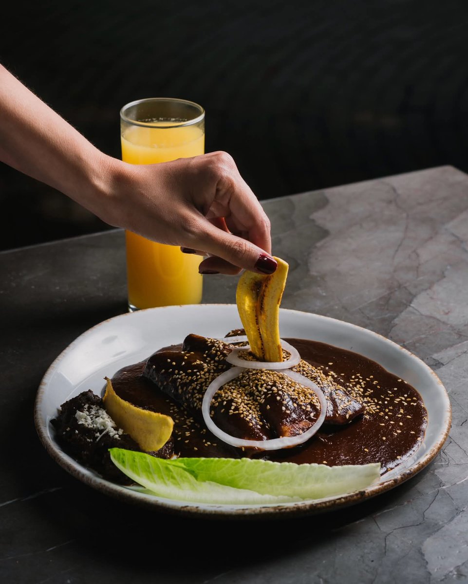 Sabes dónde comer hoy ?

En Restaurante La Noria tenemos una perfecta opción para este día:
Enchiladas de Mole 😋

La receta tradicional, sabores equilibrados y el respeto que merece cada ingrediente.

📍 Restaurante La Noria
📞 2221056349
📧 Contacto@tesorosdemexico.mx