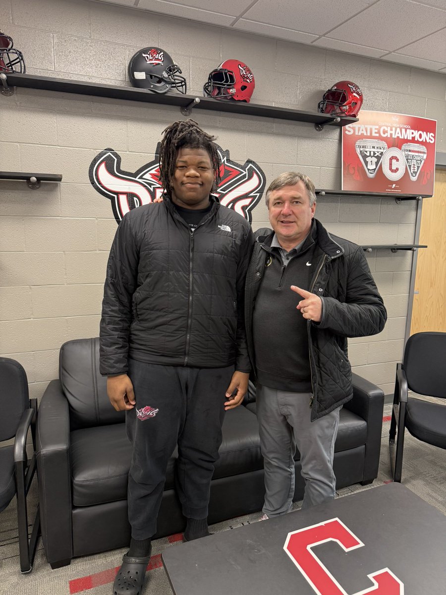 Jatori (JT) Williams 4⭐️ OL tweet media