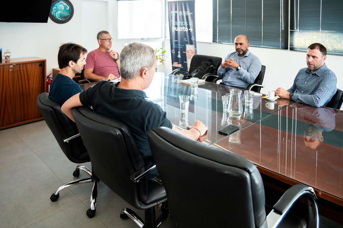 <a href="/MarcosGutierrez/">Marcos Gutiérrez ☀️🇦🇷</a>, presidente de <a href="/puertomdpok/">Puerto Mar del Plata</a>, junto a los gerentes General y Operativo del ente mantuvieron reunión de trabajo con autoridades de la empresa Servimagnus con el objetivo de generar una alianza estratégica para avanzar en el desguace de diferentes buques inactivos.