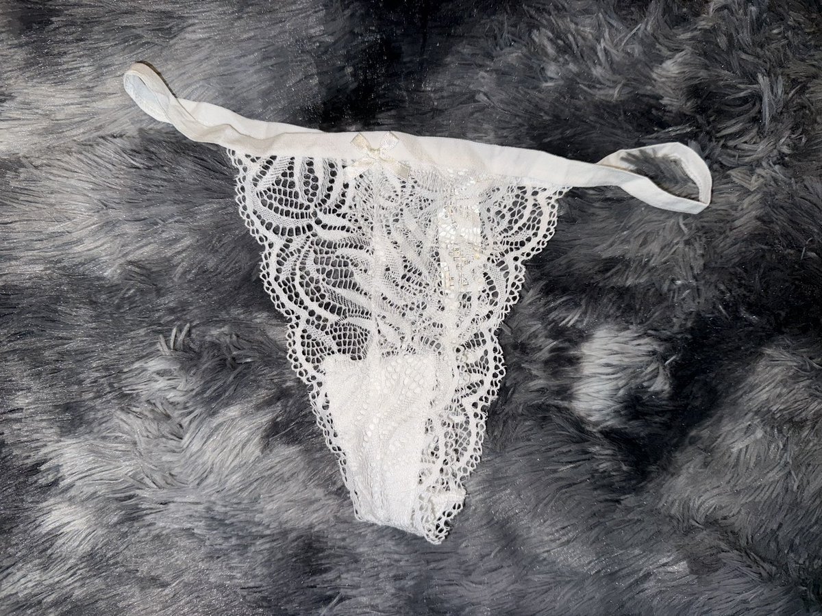 moriah_waters's tweet photo. Some panties for sale from my drawer 🤭 
#sellingpanties #usedpanties #wornitems #wornpanties #onlyfans https://t.co/u7jk4abf6V