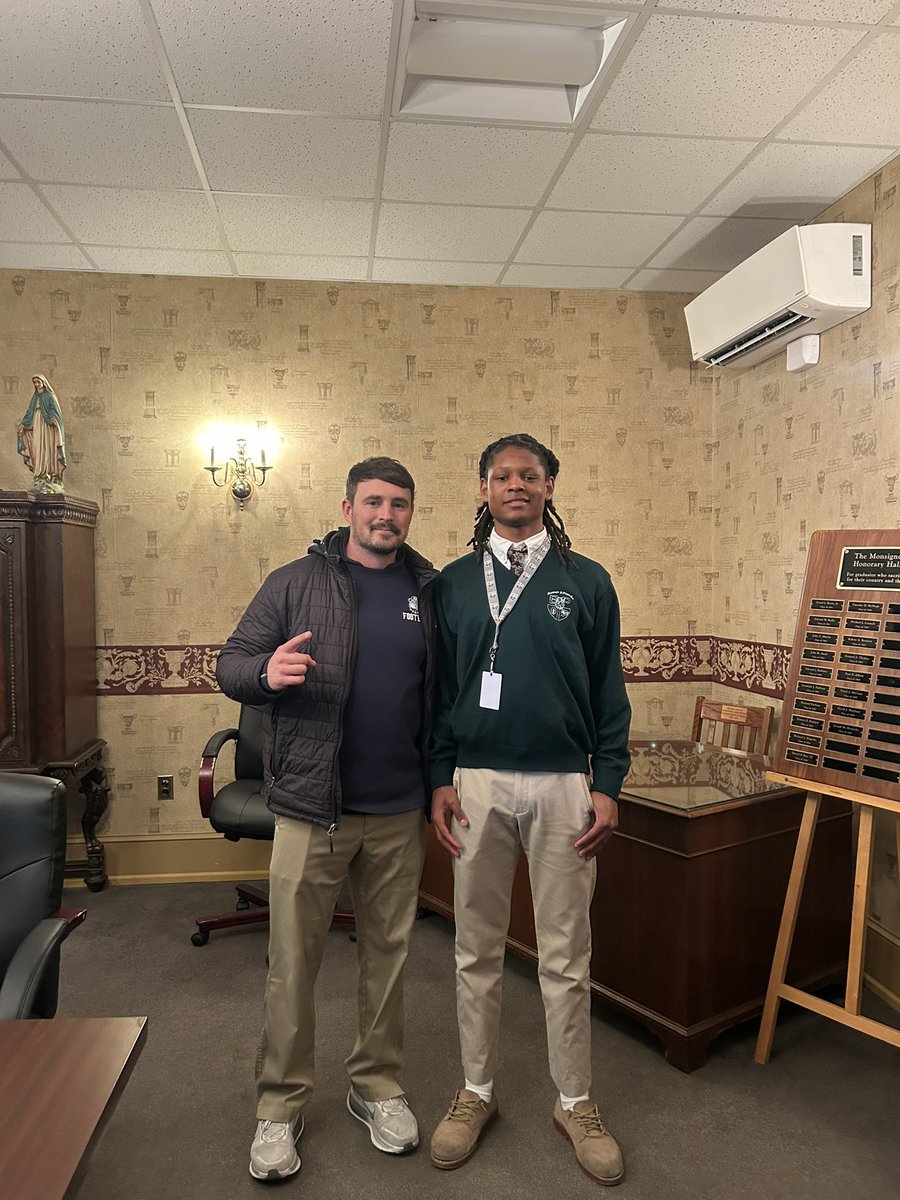 musa7kk's tweet photo. Thank you @CoachPurk for stopping by, looking forward to seeing you again @HoyasFB @MBAP_Football https://t.co/HrEtAN2EDP