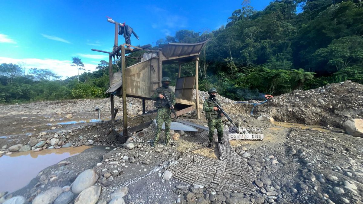 ARCOM_Ecu's tweet photo. 🚨⚒️ ARCOM y Fuerzas Armadas ejecutaron un operativo contra la minería ilegal en #Pastaza.
🚫 Maquinaria y equipos destruidos
🌎 Protección ambiental
👮♂️ Control permanente en territorio.
#ARCOM #ControlMinero #MineríaResponsable #Pastaza https://t.co/lz5wZj8qm6