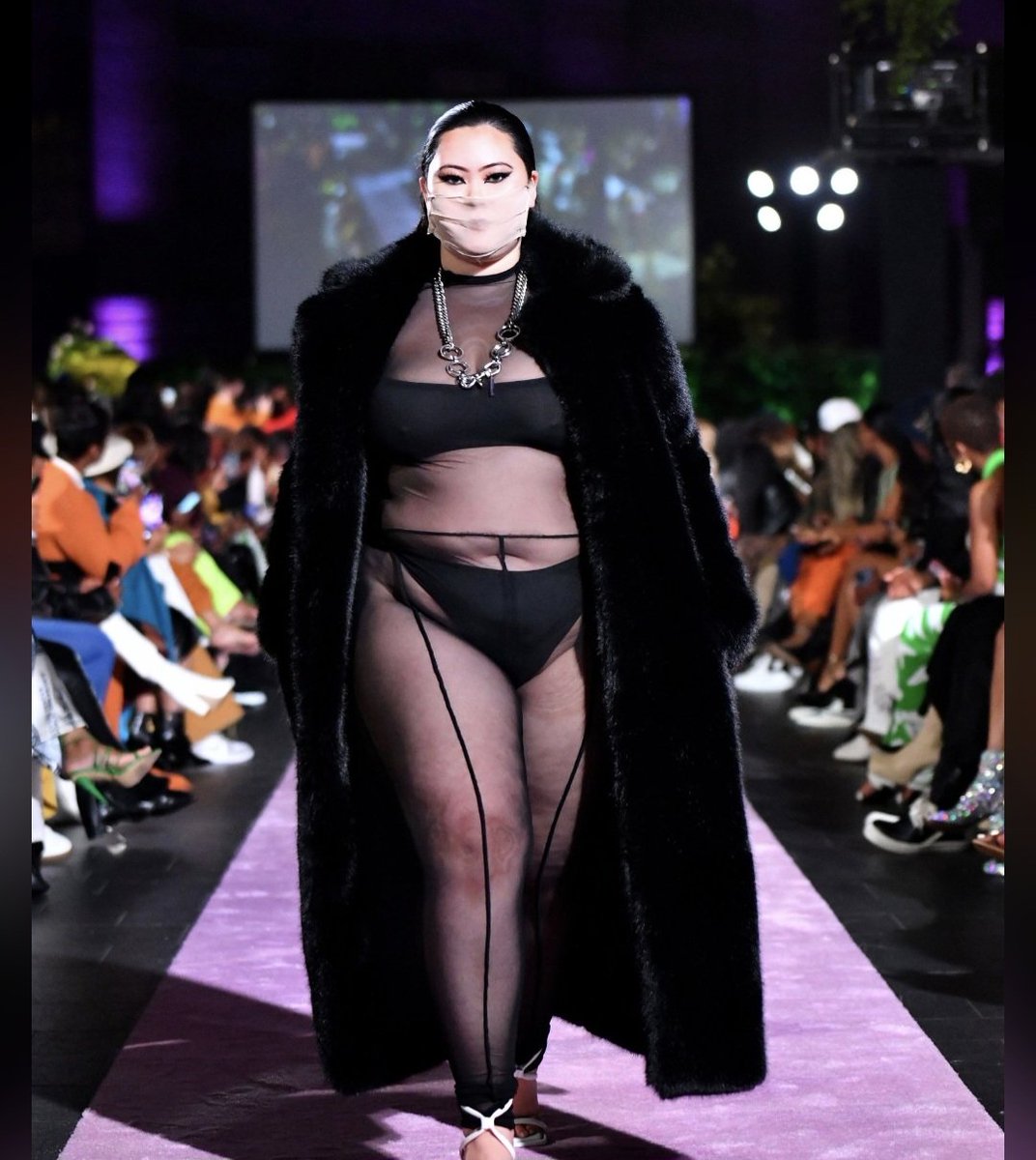 itsjess343's tweet photo. First rule of fashion is confidence. Wear the damn thing. People with this mindset will have you dressed in sweat pants for the rest of your life when you could easily pull off that Versace. Get out my face, your ruining the plot. https://t.co/WZKgMZLENO