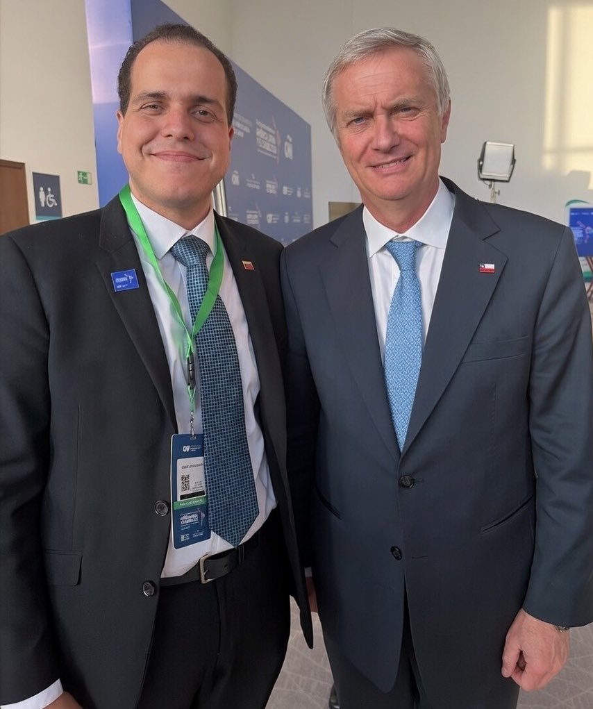 Urruchurtu's tweet image. Sostuve un encuentro con el Presidente Electo de Chile, @joseantoniokast, en el marco del #ForoEconómicoALC2026 de @AgendaCAF en Panamá. No hay dudas que desde el 11 de marzo tendremos un gran aliado en el gobierno chileno. 

El Presidente Kast reiteró su apoyo a la lucha por una…