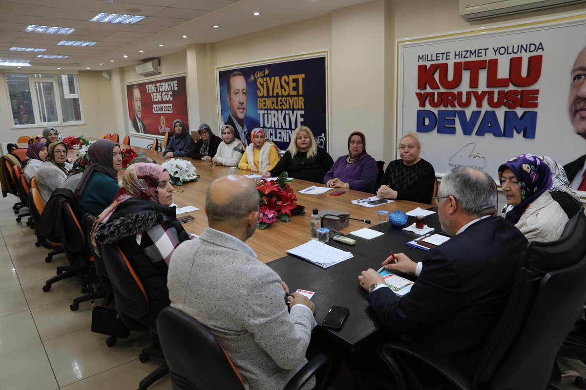 BafraKad's tweet photo. Akparti Kadın Kolları Başkanımız sn.Nazife Soruklu Koordinatörümüz sn.Hatice Asilkefeli ve yönetim kurulu üyelerimizle Birlikte düzenlediğimiz 
Toplantımıza Bafra Belediye Başkanımız 
sn.Hamit Kılıç’ın da Katılımıyla gerçekleştirdik. https://t.co/nPKPNma8hF