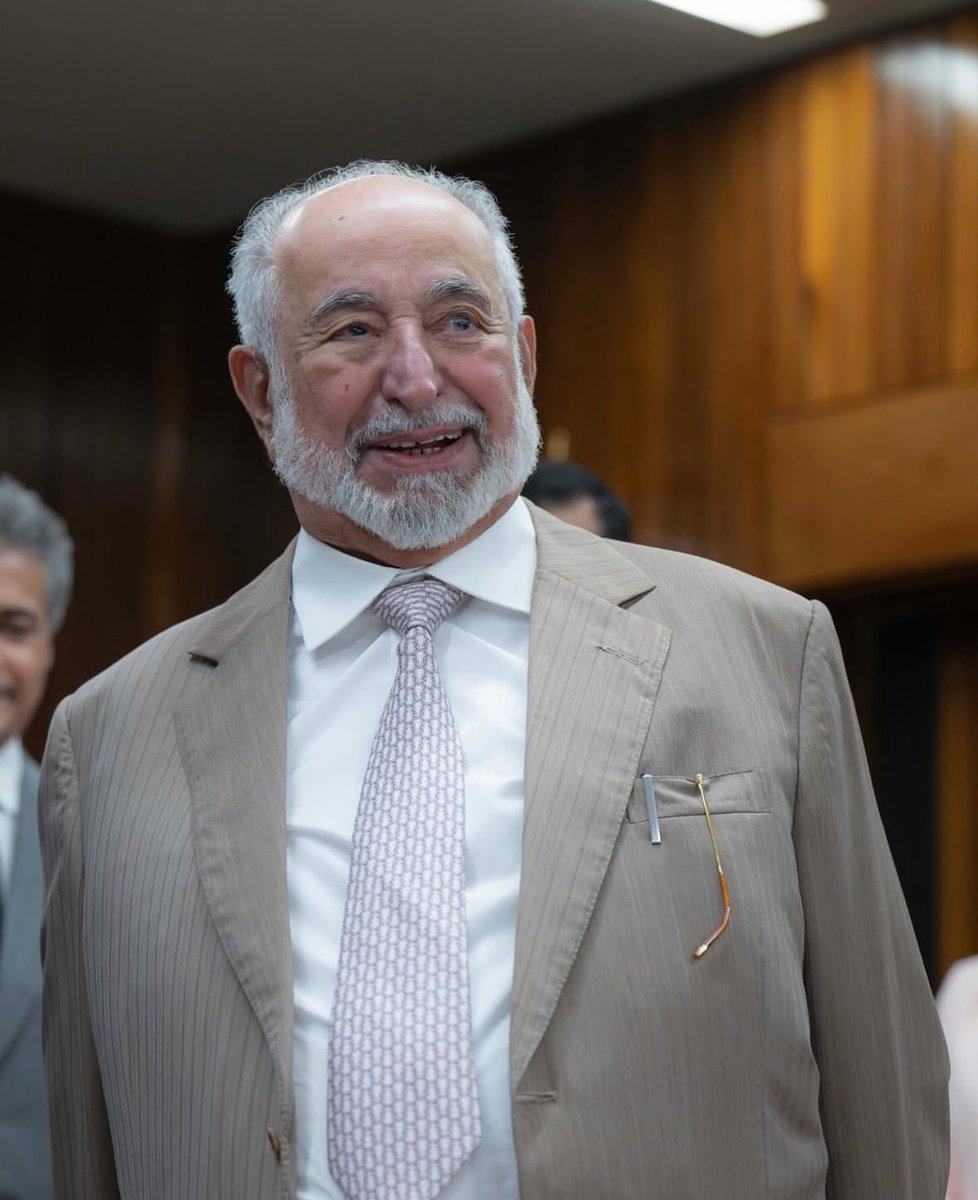 الله يديم هالابتسامة 
حفظك الله يا سيدي🤍