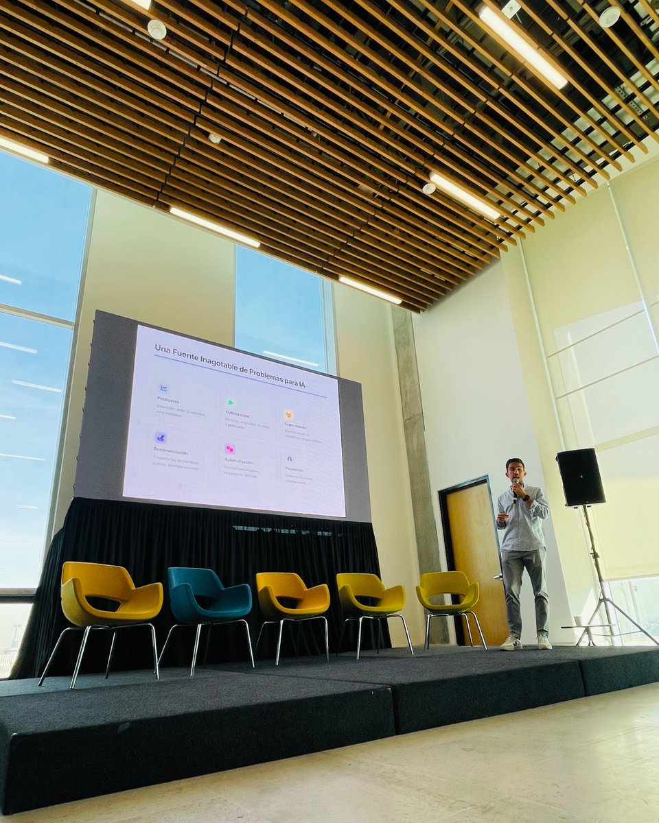 Felipe Meneses, CEO de Foris, abordó por qué las organizaciones que realmente avanzan no son las que prueban más herramientas, sino las que rediseñan sus bases tecnológicas y sus procesos para volverse verdaderamente AI-ready.

<a href="/IFEconference/">IFE Conference</a> 

#IFEConference #IFEConference2026