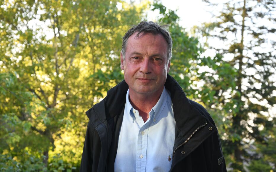 __Verlaine__'s tweet image. On parle peu de la situation du maire de Chessy (77), Olivier Bourjot, mais sachez qu'il a été condamné mardi à 500 € d’amende par jour tant qu’il ne publie pas les bans du mariage d'un Algérien sous OQTF, c'est vrai qu'il ne bénéficie pas de la médiatisation de Robert Menard…