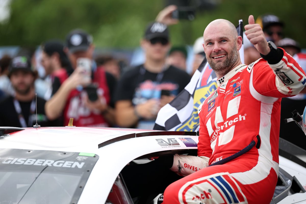 when I convert the PNG file to an SVG file