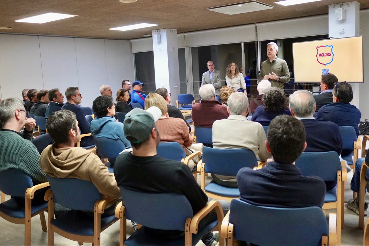 🚗 #NosaltresEnRuta a Banyoles

Perquè el Barça es construeix arreu del país, amb la veu de tots els socis i sòcies. Continuem el camí.

✍️ 𝙁𝙤𝙧𝙢𝙖 𝙥𝙖𝙧𝙩 𝙙𝙚𝙡 𝙢𝙤𝙫𝙞𝙢𝙚𝙣𝙩
nosaltresbarça.cat