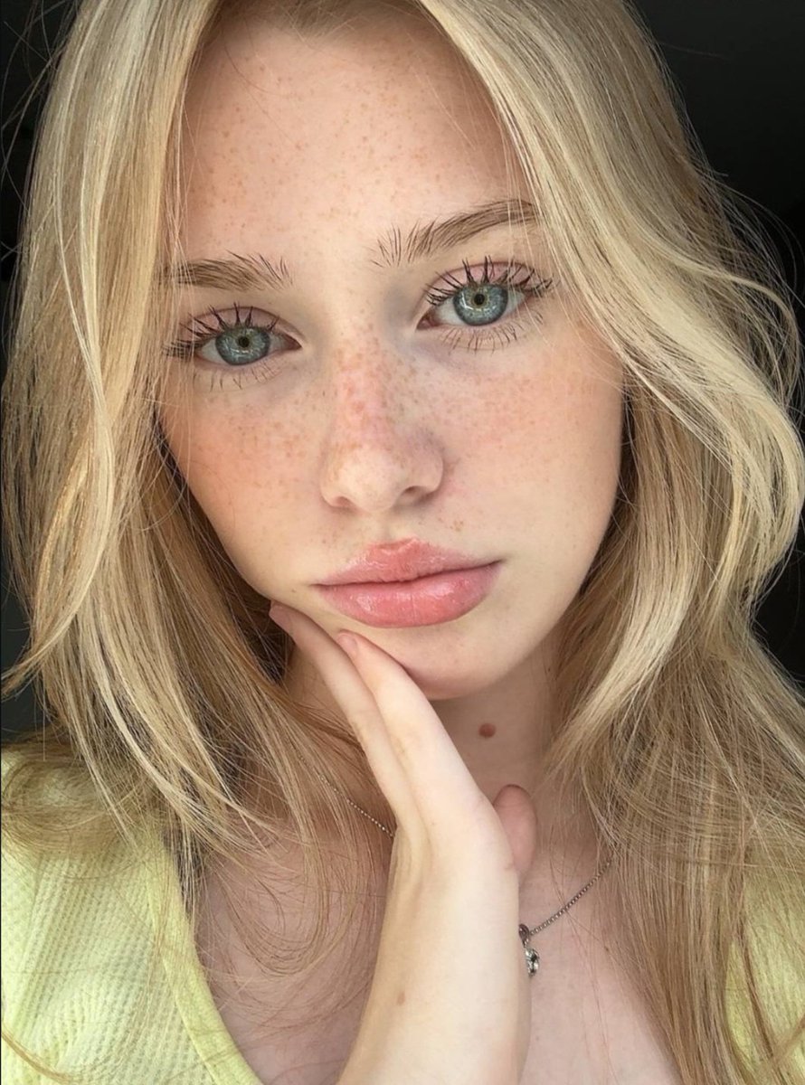 SeverusChud's tweet image. Reminder: Blonde hair and green eyes make up less than 0.01% of the world's population, yet these people want you to believe 1.5 billion indians are the minorities.