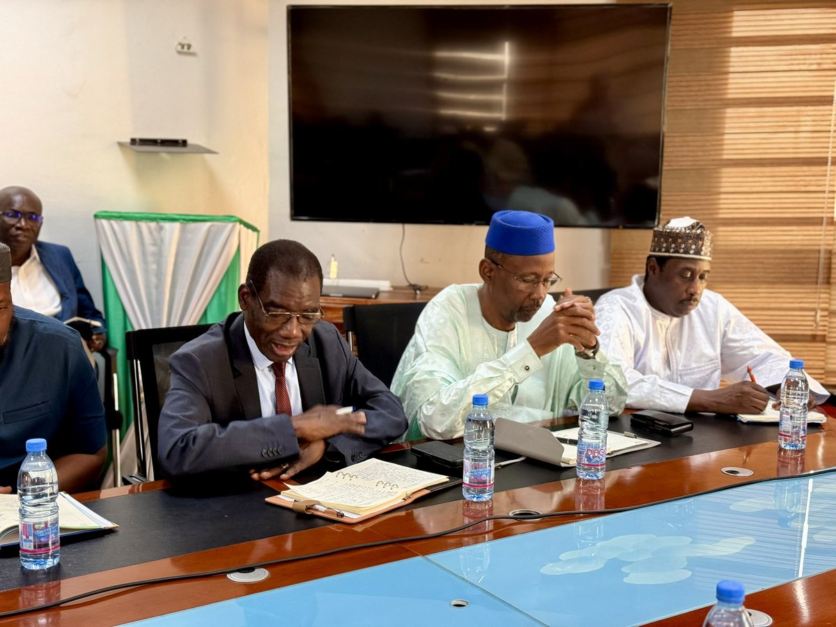 Ministère de l'Industrie et du Commerce tweet media