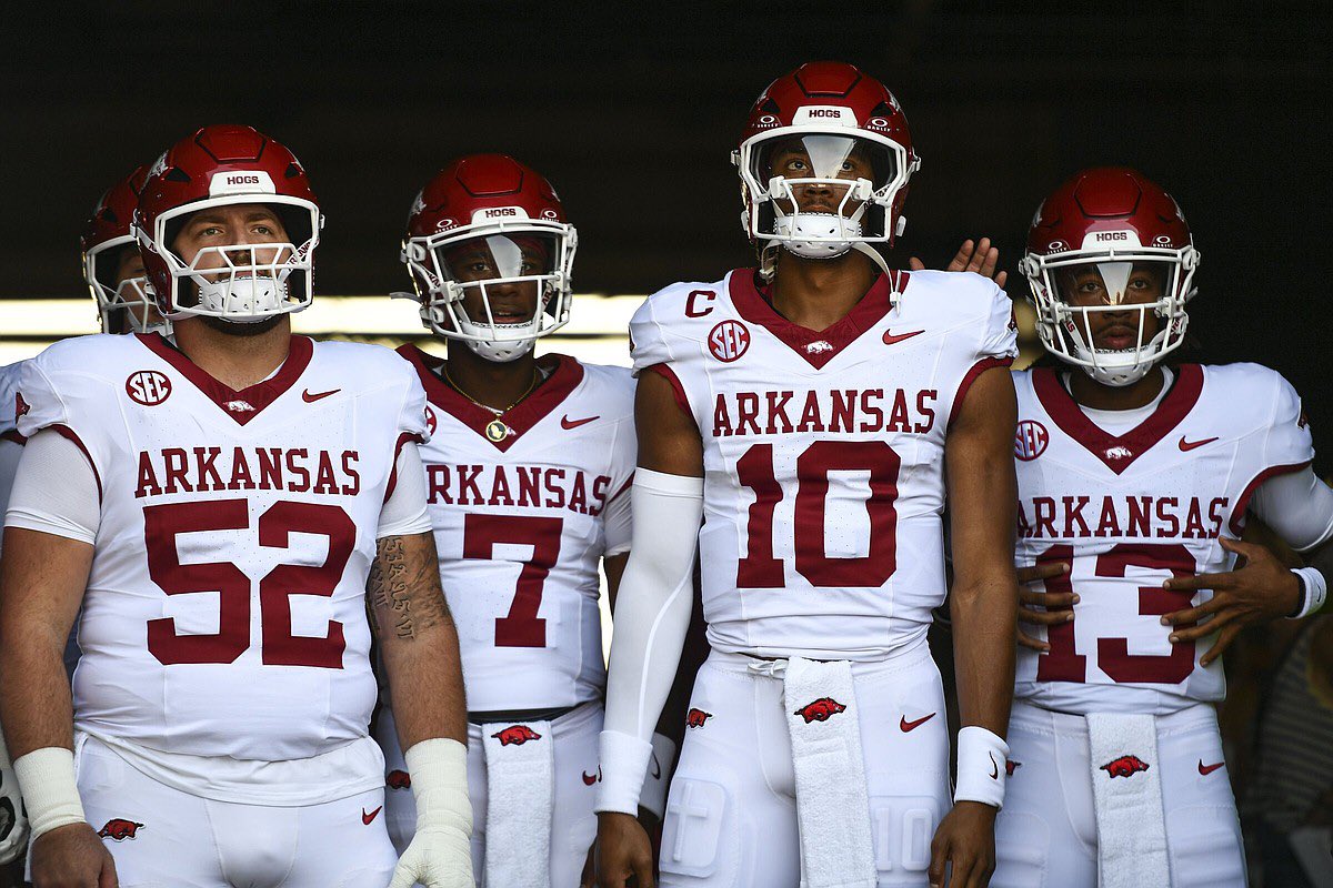 LukeInjaychock's tweet image. After a great conversation with @Coach__Myers, I am beyond blessed to receive an offer to Arkansas! Go Razorbacks! 🐗🐗

@FootballNaz @RazorbackFB @RSilverfield @mjohnson7672 @EDGYTIM @AllenTrieu @GregSmithRivals @ChadSimmons_ @SWiltfong_ @adamgorney @CoachChris_Roll @samspiegs