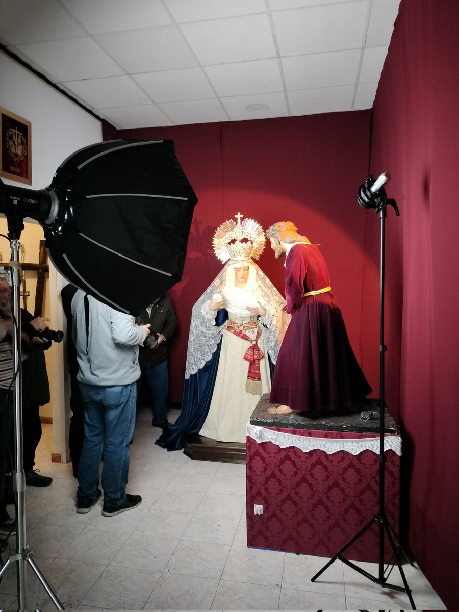 Hoy hemos celebrado la primera de las Jornadas Fotográficas de Arte Sacro organizadas conjuntamente con nuestros amigos de AFODES, Asociación Fotografica del Distrito Este. La segunda tendrá lugar el próximo martes 3 de febrero a las 17 horas.