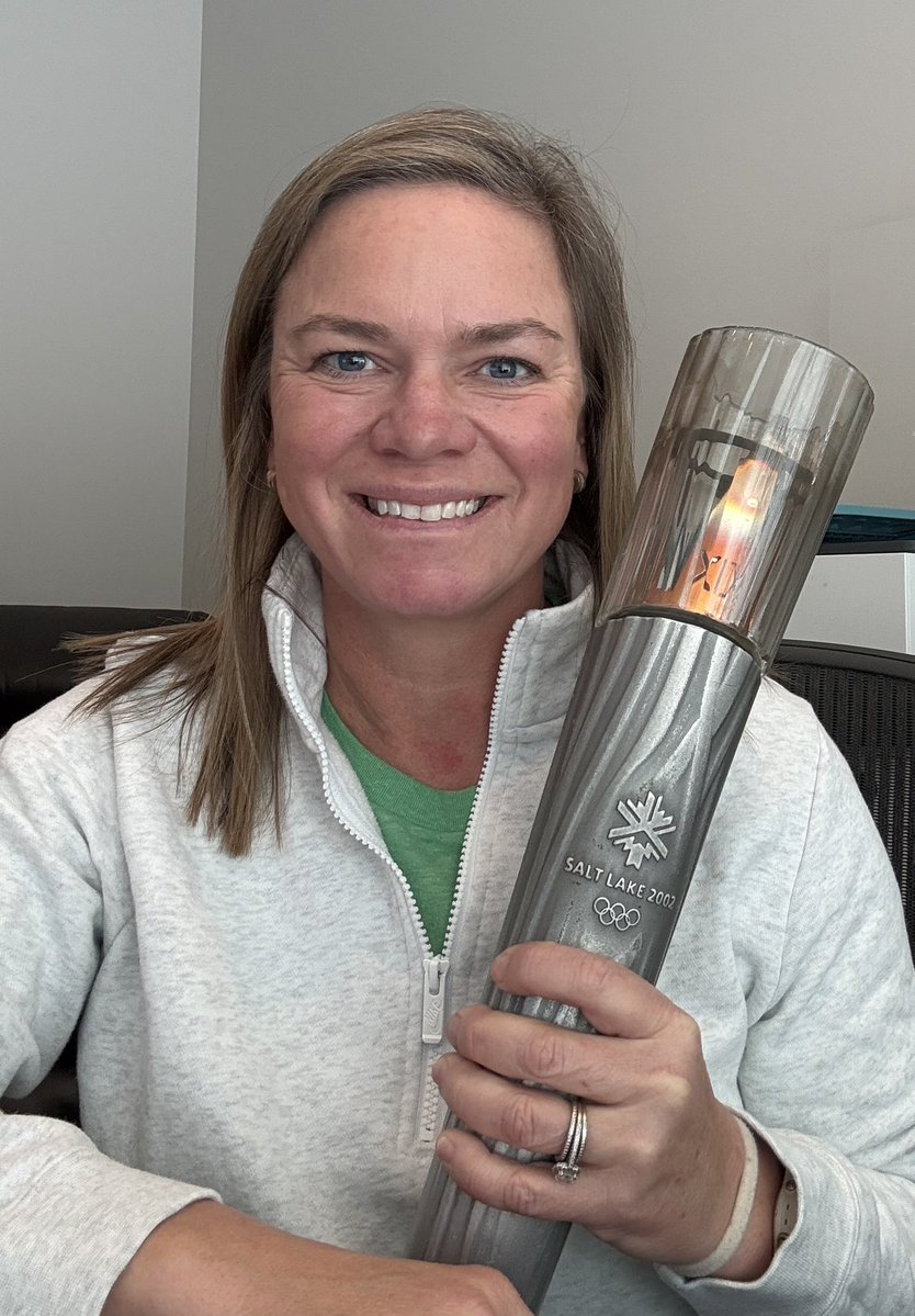 SarahFisher's tweet image. Throw Back! I had the honor of being an @Olympics torchbearer ahead of the 2002 Salt Lake #Olympics! Good luck to all the athletes competing this year @milanocortina2026, especially @simonadesilvestro 🔥