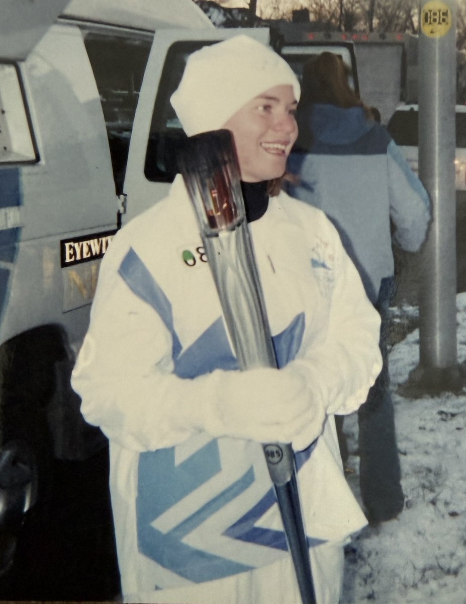 SarahFisher's tweet image. Throw Back! I had the honor of being an @Olympics torchbearer ahead of the 2002 Salt Lake #Olympics! Good luck to all the athletes competing this year @milanocortina2026, especially @simonadesilvestro 🔥