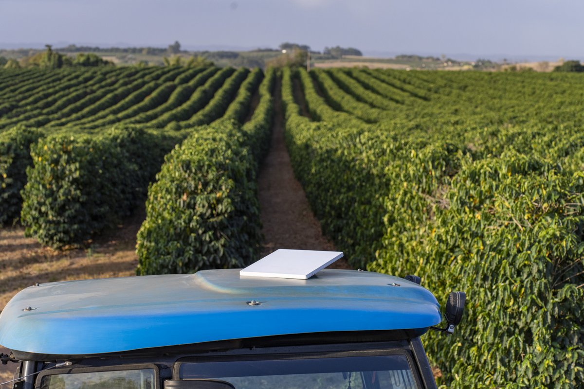 Starlink's tweet image. A Starlink conecta mais de 1 milhão de pessoas no Brasil com internet estável de alta velocidade.

Agradecemos a todos os nossos clientes! 🛰️🇧🇷❤️ → starlink.com/brasil