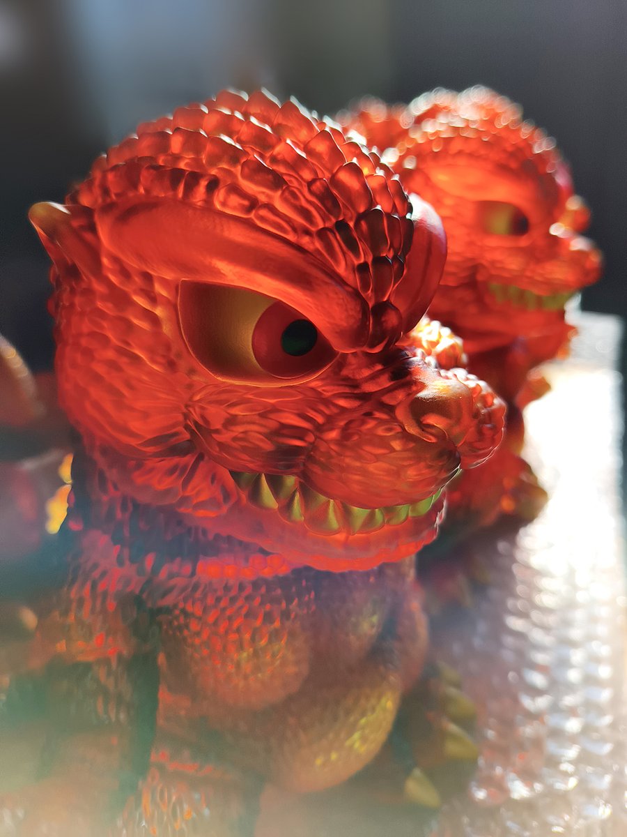 新生璃人/作家・監督/Toyメーカー・バーニングキングダム代表(ヴェム