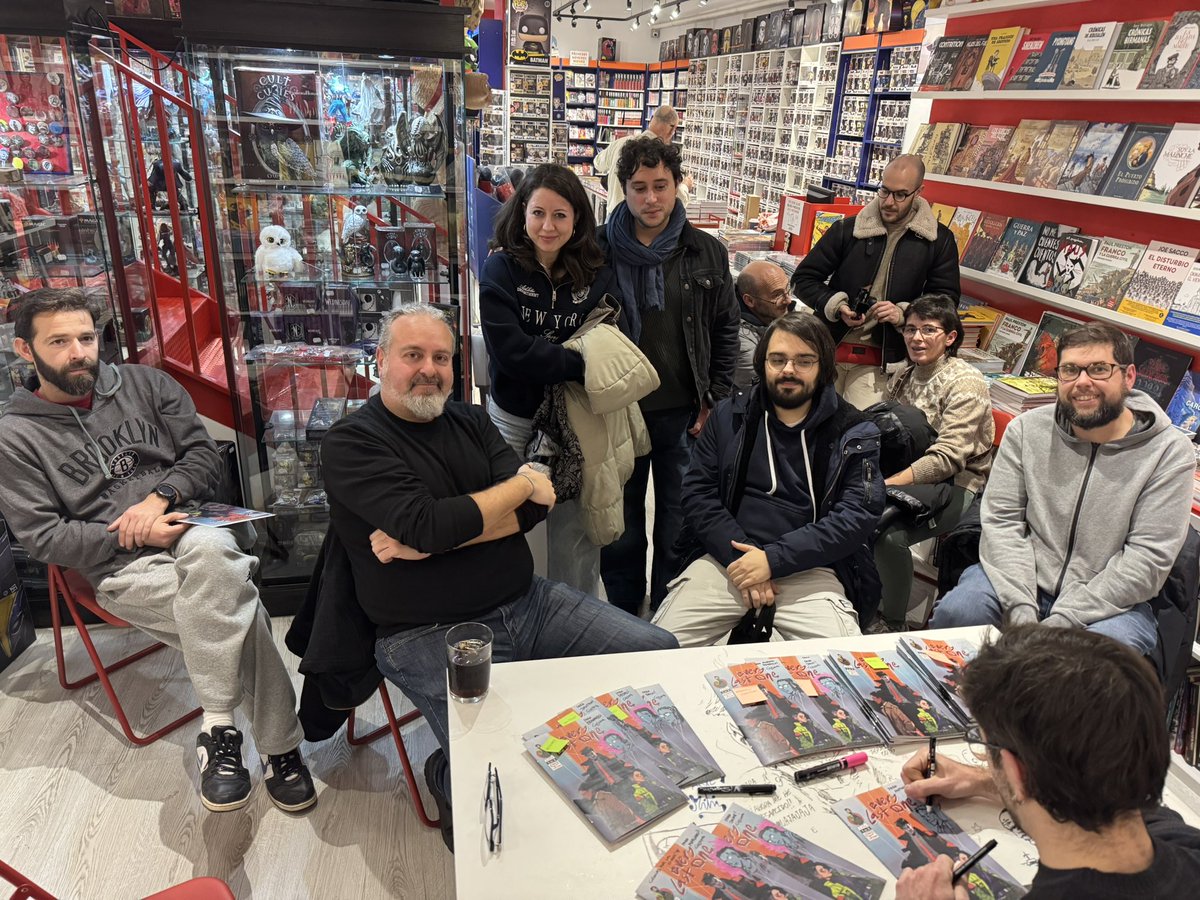 CartemComics's tweet photo. Gracias por la asistencia y el apoyo, tanto presencial como online a la firma de Every Last One 1 de Dani Coloma en @arte9_comics ¡Hemos agotado! 👏🏻👏🏻👏🏻👏🏻 https://t.co/nVarEtMcAB