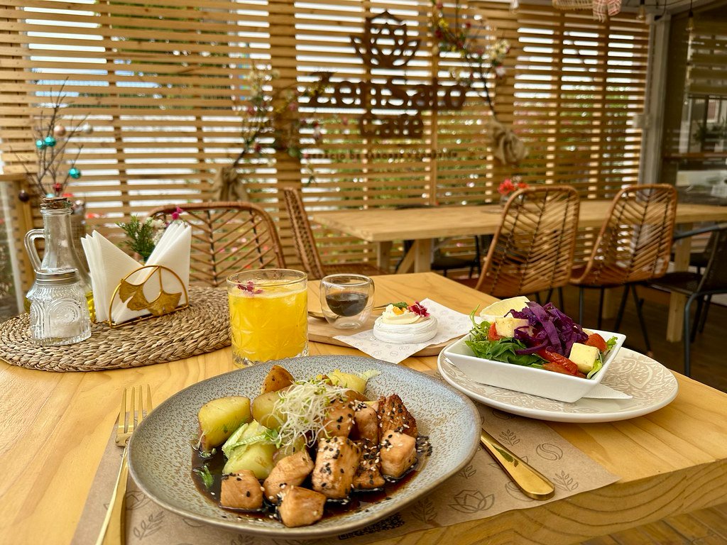 apuntesyviajes's tweet photo. 🍽️ Menús diarios en ZenSato Café
De martes a viernes: $10.800
Sábados: $11.990
Incluyen jugo natural, entrada, fondo, postre y té o café.
#ViñaDelMar #ComerRico https://t.co/sTATToqW2U