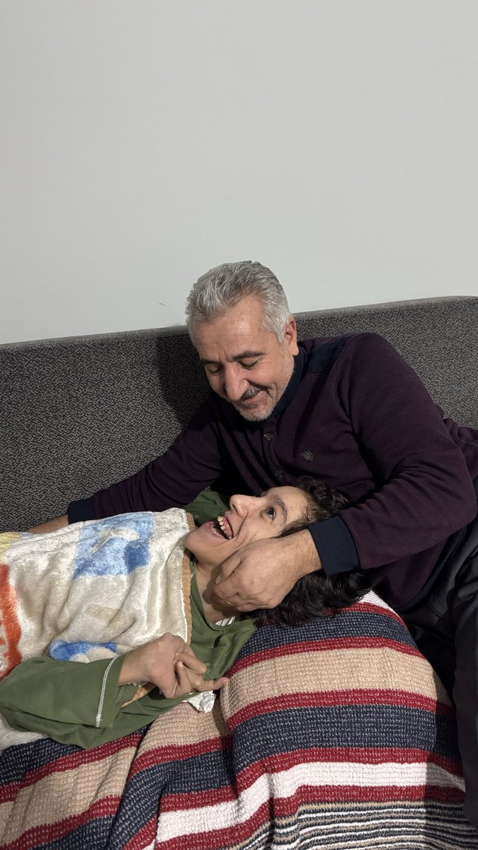 Bu gün de böyle bakıştık.