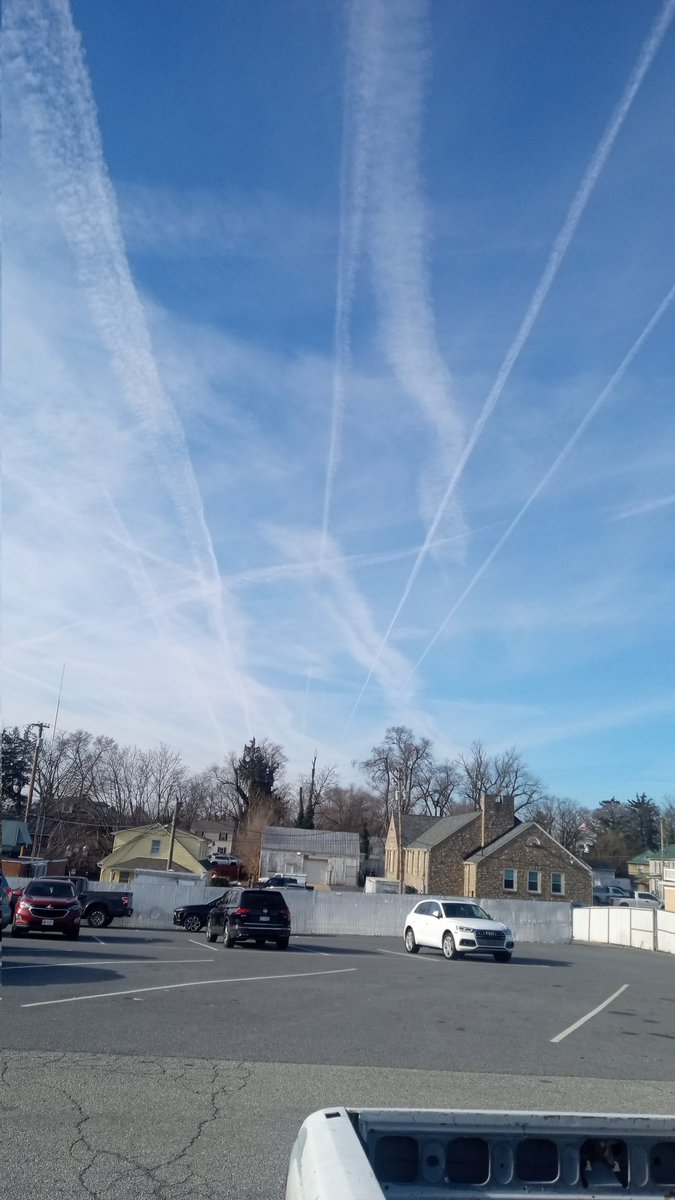 JJseeAll's tweet photo. @CasadeMO @michaelpleahy Maybe if this shit wasn't going on all day Friday and Saturday before the storm it would have been a normal snow event, instead of a geo engineered storm trying to force climate change Bullshit down everyones throat. https://t.co/nBxbotfTCg