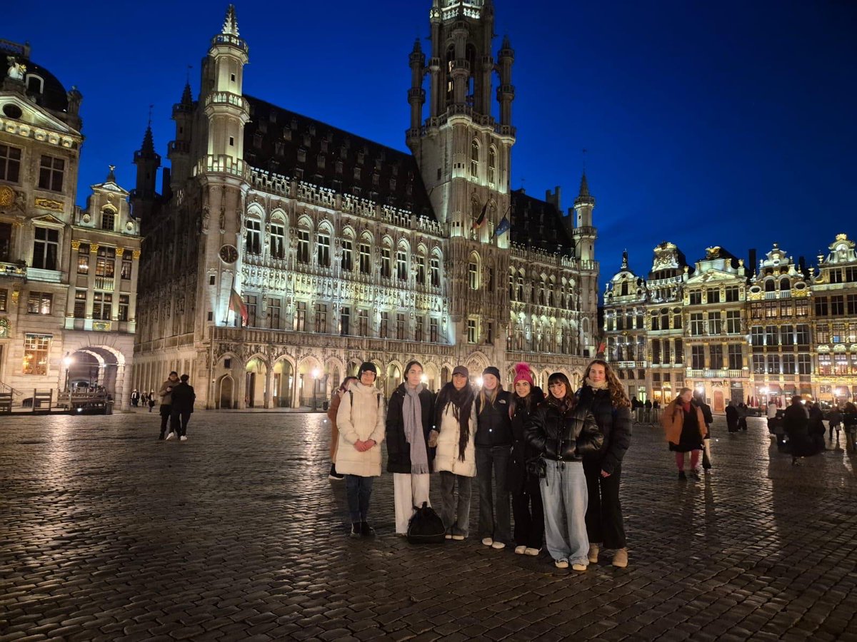 Ya están de vuelta alumn@s y las profesoras de Francés <a href="/ieslasllamas/">ieslasllamas</a> de #belgica🇧🇪 .