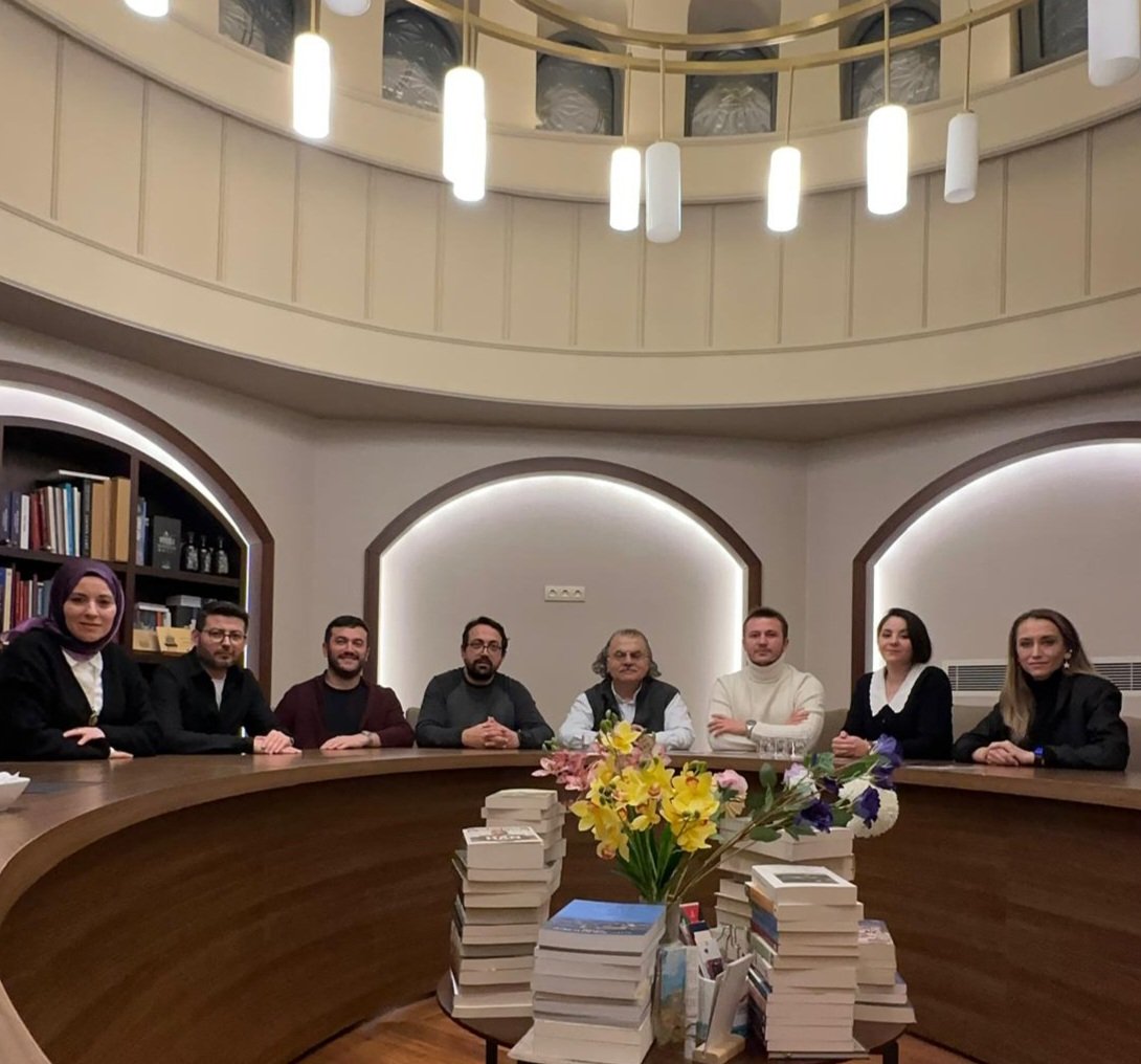 Biyografi Enstitüsü’nün 2026 yılının ilk İcra Kurulu toplantısını bugün Taksim Camii Külliyesi’nde gerçekleştirdik. Toplantıda 2025 yılı faaliyetlerimizi değerlendirerek 2026 yılı planlarımızı müzakere ettik.