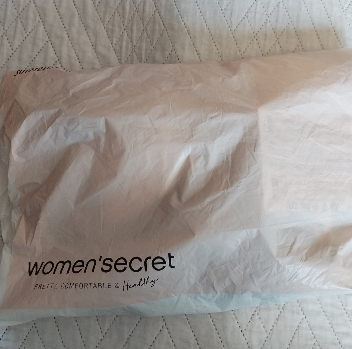 cornudo_poblano's tweet photo. Una parte importante en el rol de cornudo es cuidar y procurar a tu hotwife en todos los aspectos, me encanta comprarle lenceria para que siempre que le quiten la ropa se vea riquisima 🤤🦌
#cuckold  #cuckoldmexico #hotwife #hotwifemexico #cornudo https://t.co/tFhv7iGJLm