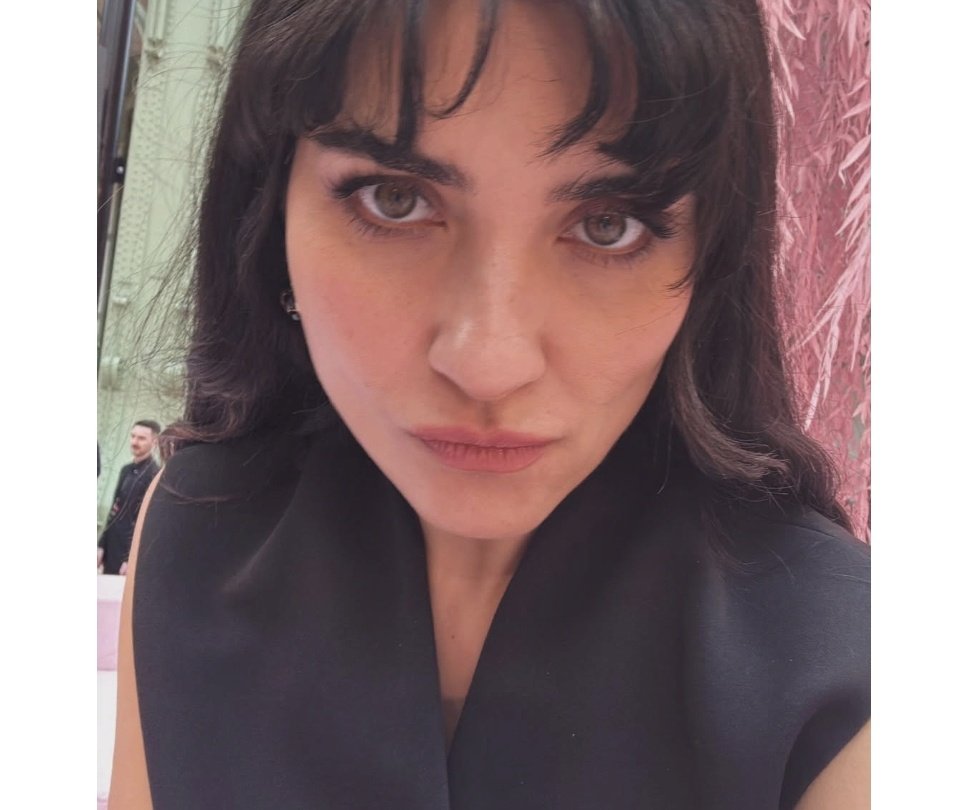 womanwithstyle's tweet photo. LA AUTÉNTICA  CARA DE UNA SEÑORA  CON UNAS COPAS DE MAS! #TubaBüyüküstün O POR LA DECEPCIÓN  DE NO SENTARSE  ALADO DE PENELOPE  CRUZ  NICOLE KIDMAN , DUA LIPA, O CARLOTA CASIRAGHI !  TUBA TE HICIERON  A UN LADO GLORIA A DIOS LADRONA DE SERIE  MUJER  SIN MORAL  SIN RESPETO  ARPIA. https://t.co/EpDHwIfHdR