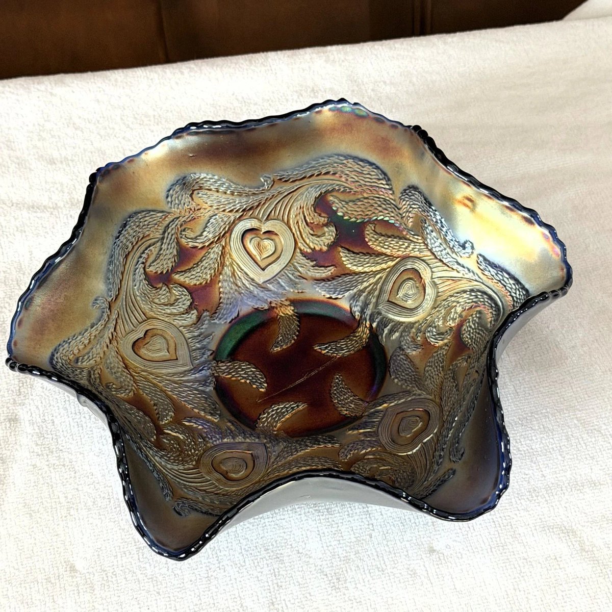 rusticrelics04's tweet image. Antique Fenton Cobalt Carnival Glass Heart &amp;amp; Vine Ruffled Bowl  c1910s ebay.us/m/zYUzY3 #eBay via @eBay #FentonGlass #eBayFinds #eBayAntiques #AntiquesForSale #VintageForSale #BuyAntiques #ShopVintage #CollectiblesForSale #GlassForSale #FentonGlass #CarnivalGlass