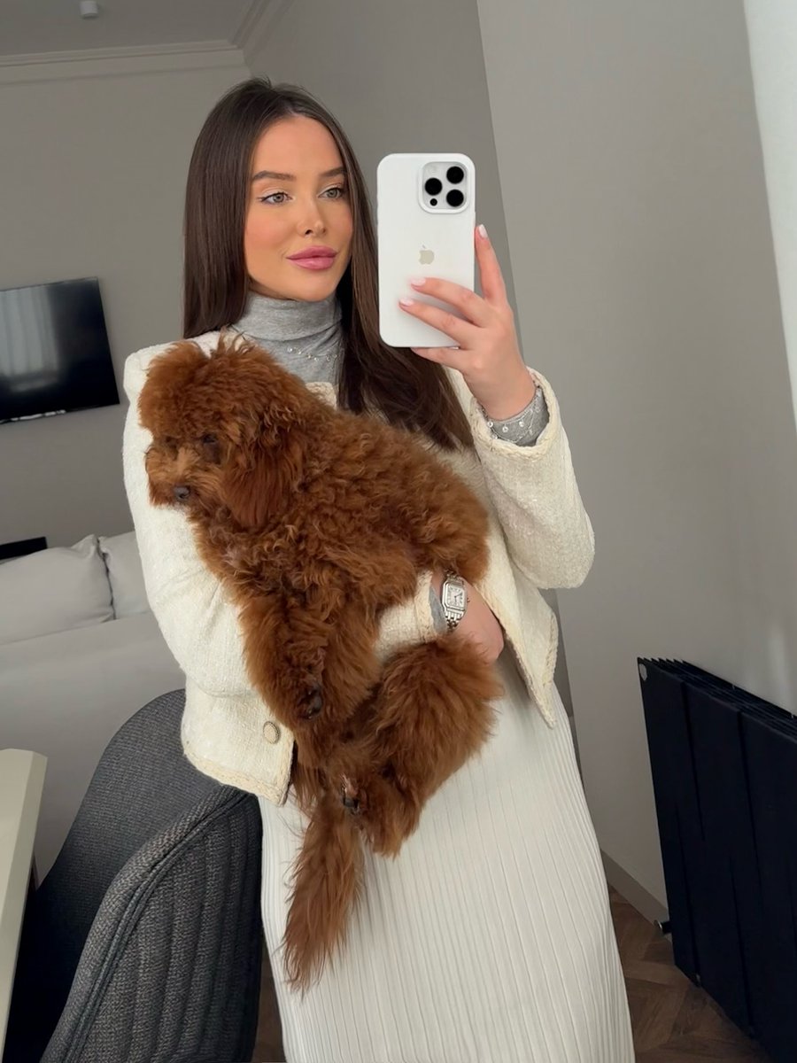 Andrealoveul's tweet photo. Sometimes a hug from a Teddy bear is all it takes to cure a whole day 🐶✨ My heart has been stolen by it 💛 #TeddyTime https://t.co/YefhrXuOPH