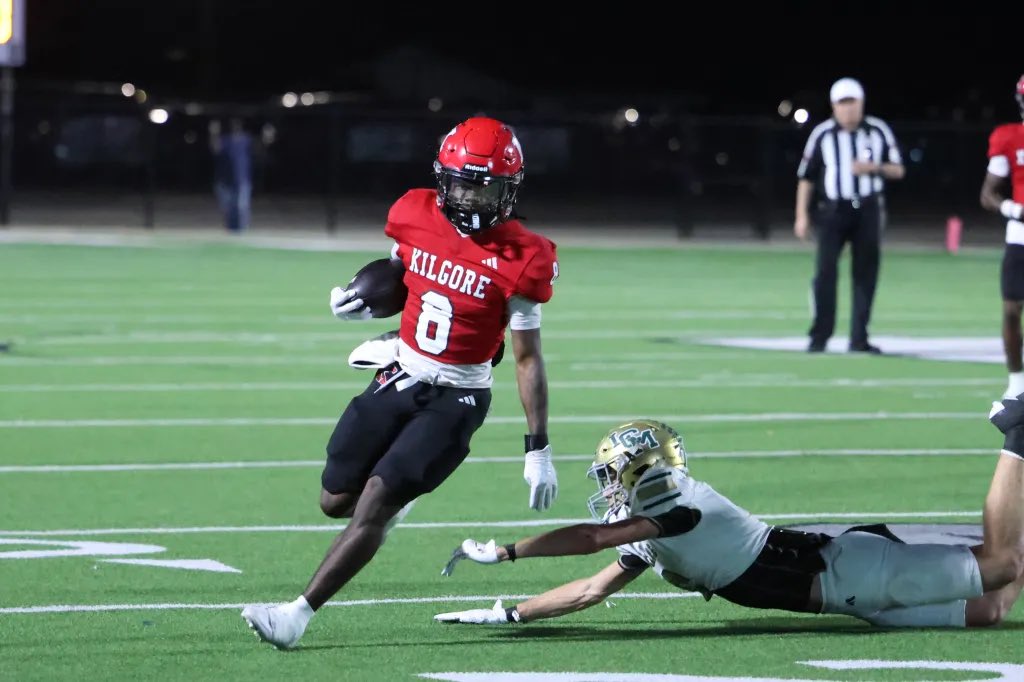 Whats up coach, My name is Rayshaun williams, Im a STUDENT athlete with good grades and stay on top of my business on and off the field, been doubted a lot because of weight snd height, very explosive with a 4.43 40 , great vision and run DOWNHILL, very disciplined and coachable.