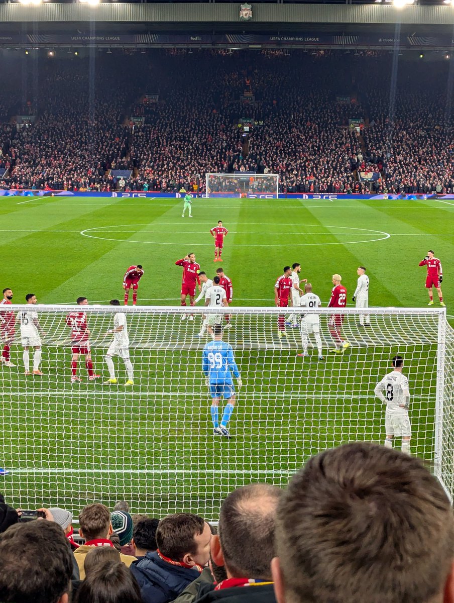 jools17jones's tweet photo. @LFC v @FKQarabagh with @philjon83658639 https://t.co/CCJsDqTEnI