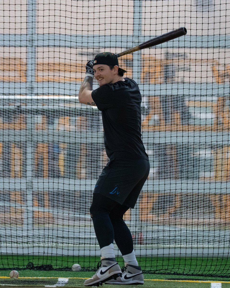 NDSUbaseball's tweet image. Good to see you again, @BennettHostetle! 

#ProBison