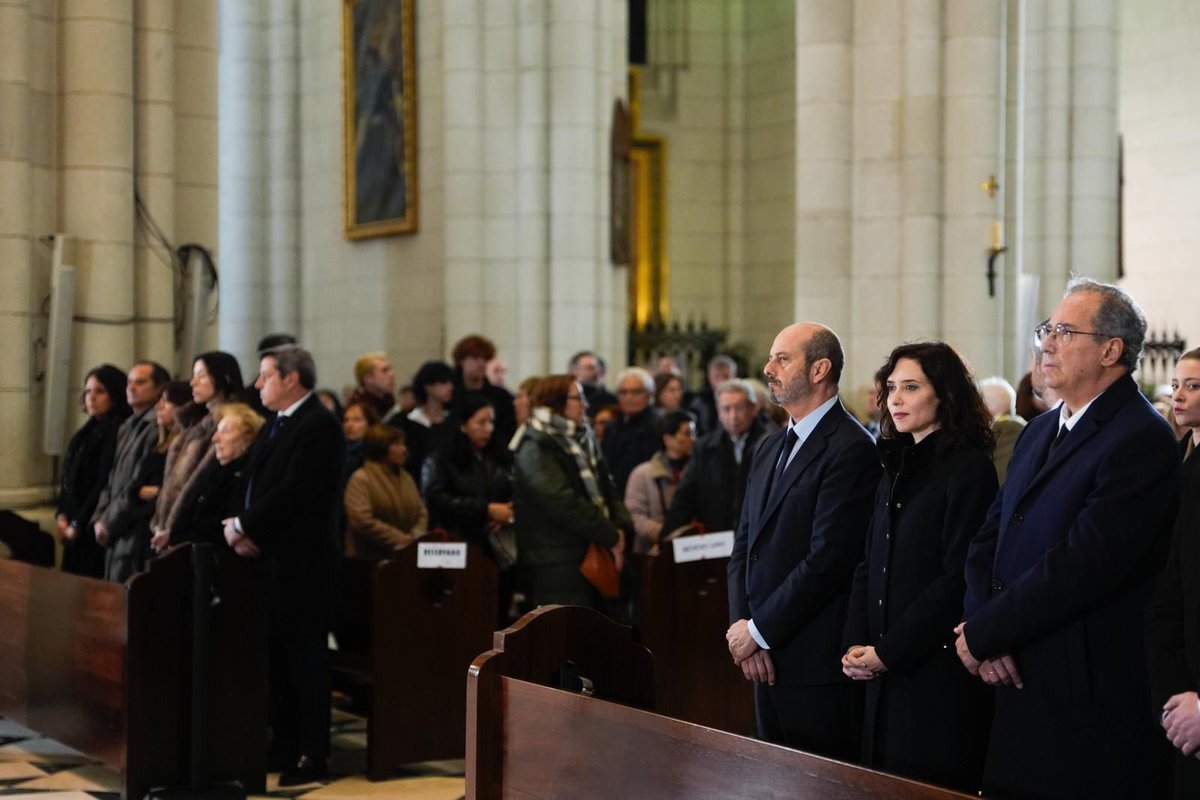 IdiazAyuso's tweet image. El pueblo de Madrid, con las víctimas de Adamuz 🇪🇸