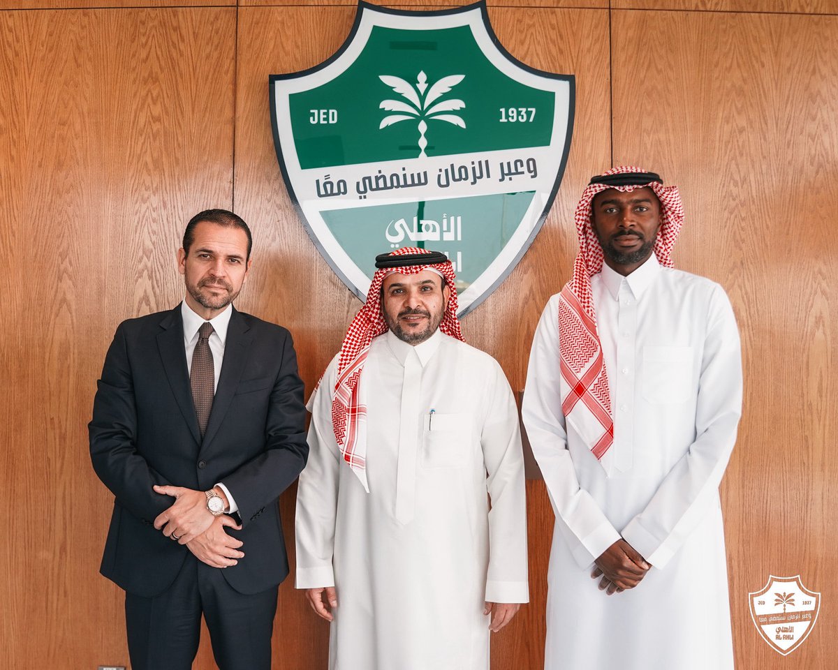 يا ادراه الاهلي 
الفريق ماشي ومنافس لاتعدمون كلشي وتطيرون الدوري 
مثل ماطيرتو القارات 
صفقه اجنبيه+صفقات محليه 
الفريق  بيكون منافس شرس للدوري وللبطولات الثانيه
ارجوكم كفايه خذلان!
<a href="/HawsawiOsama/">Osama Hawsawi | أسامة هوساوي</a> 

#صفقات_الاهلي_يالتنفيذيه